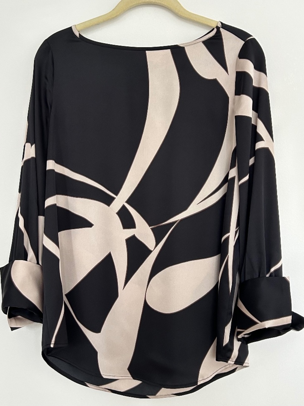 NWOT Black Label by Chico's Satin Blouse Size 2 Large Abstract Print Long Sleeve